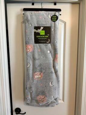 Glow in the Dark Halloween Oversized Plush Throw Blanket 60in x 70in